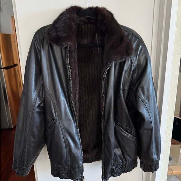 Reversible Black Leather Bomber Jacket with Mink Fur – Oversized Fit - Picture 7 of 11
